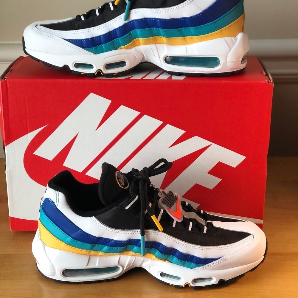 NIKE WINDBREAKER AIR MAX 95 SE